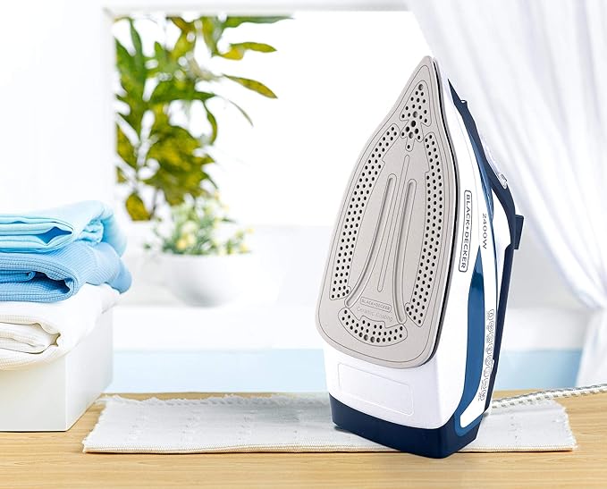 مكواة بخار من بلاك ديكر بقوة 2400 واط مع خاصية الإغلاق التلقائي ولوحة سيراميك X2450-B5 - الصورة 2