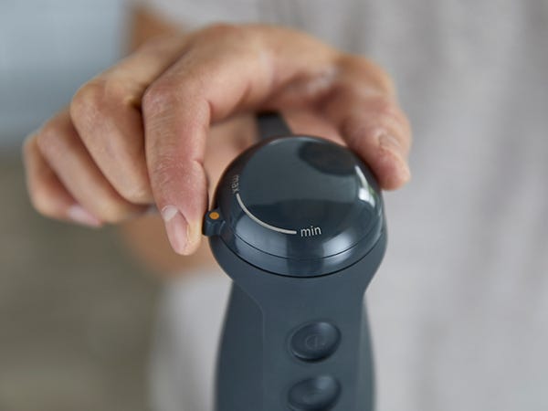 خلاط يدوى كينوود ثلاثي الشفرات، 1000 وات، اسود - HBM60.307GY - الصورة 3