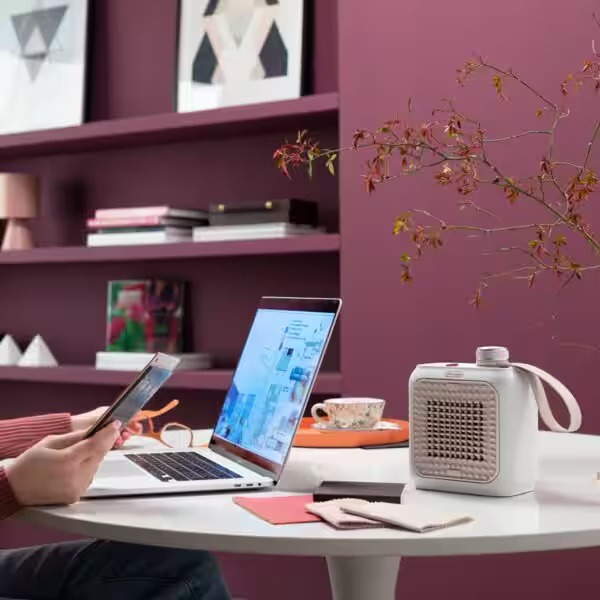 دفاية بمروحة ديلونجي Capsule Desk Ceramic، بقوة 360 وات، بينك - HFX10B03.PK - الصورة 5