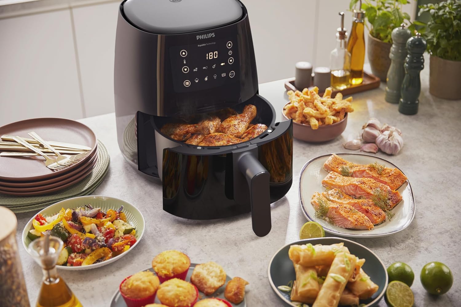 قلايه فيليبس الهوائية سلسلة L 3000 - سعة 4.1 لتر، 1550 واط، تقنية الهواء السريع، شاشة LED تعمل باللمس، خاصية الحفاظ على الدفء، 7 إعدادات مسبقة للطهي، لون أسود - HD9243/90
- ضمان لمدة عامين من رايا - الصورة 5